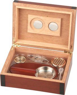 Humidor-set Cherry 2 kleuren 25 sigaren - binnenaanzicht met cederhout en accessoireset
