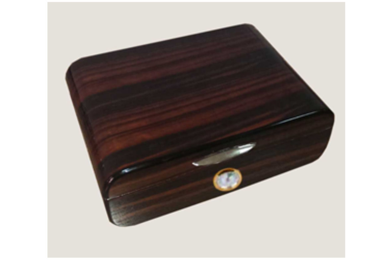 Humidor Ebony ca. 40 sigaren - vooraanzicht donkere ebony humidor