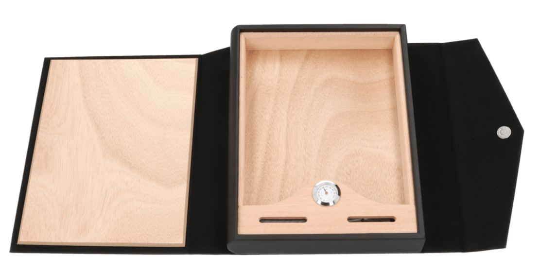 Angelo Travel Humidor PU Black - binnenaanzicht geopend met cederhout