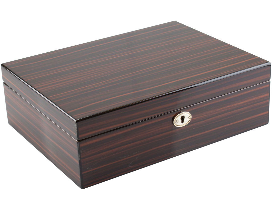 Humidor teak met slot hoogglans 30 sigaren - vooraanzicht teakhouten humidor