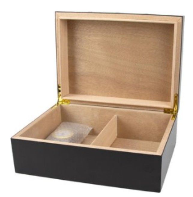 Humidor Matt Zwart met Gouden patroon (50 cig) - detail gouden patroon op deksel