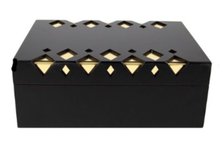 Humidor Matt Zwart met Gouden patroon (50 cig) - binnenaanzicht cederhout interieur met verdelers
