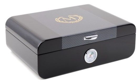 Myon Humidor Racing Edition Black Carbon v. 50 Sig. - vooraanzicht zwarte carbon racing humidor