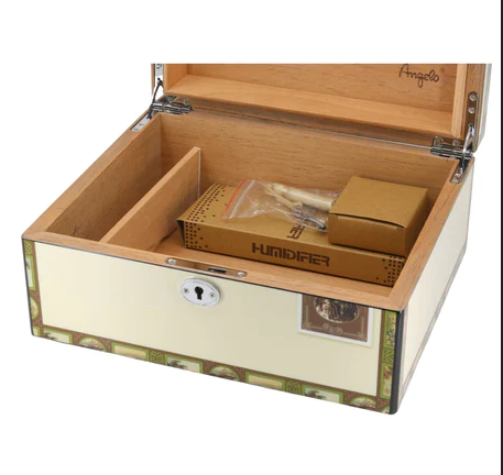 Humidor White polish - binnenaanzicht met cederhout bekleding