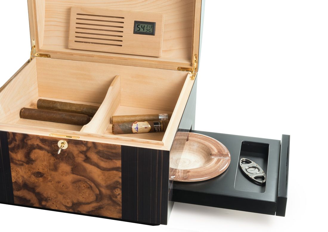 Morici Roma Cigar Trunk Ebony Wood - detail asbak en accessoires